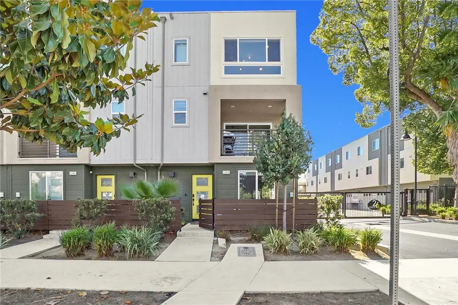5262 N Bainbridge Place, Valley Village, CA 91607 - #2