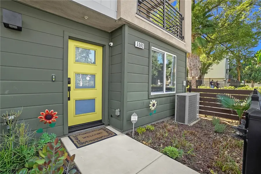 5262 N Bainbridge Place, Valley Village, CA 91607 - #3
