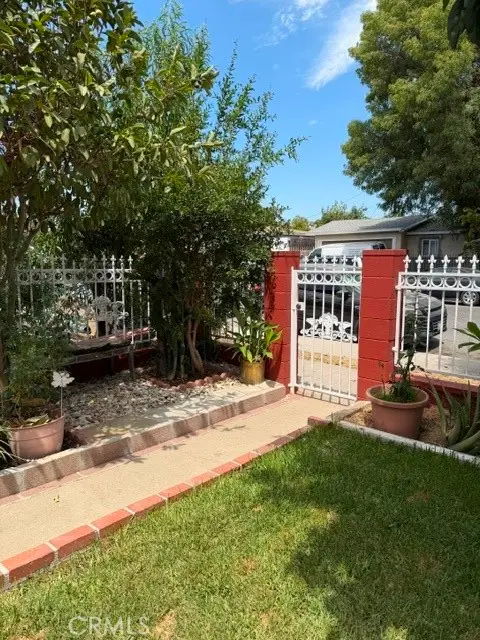 14800 Lanark, Los Angeles, CA 91402