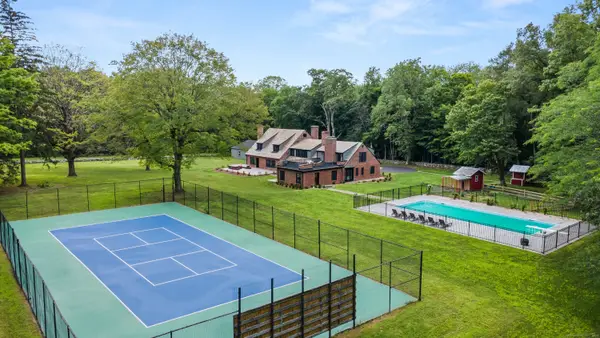 372 Tucker Hill Road, Middlebury, CT 06762