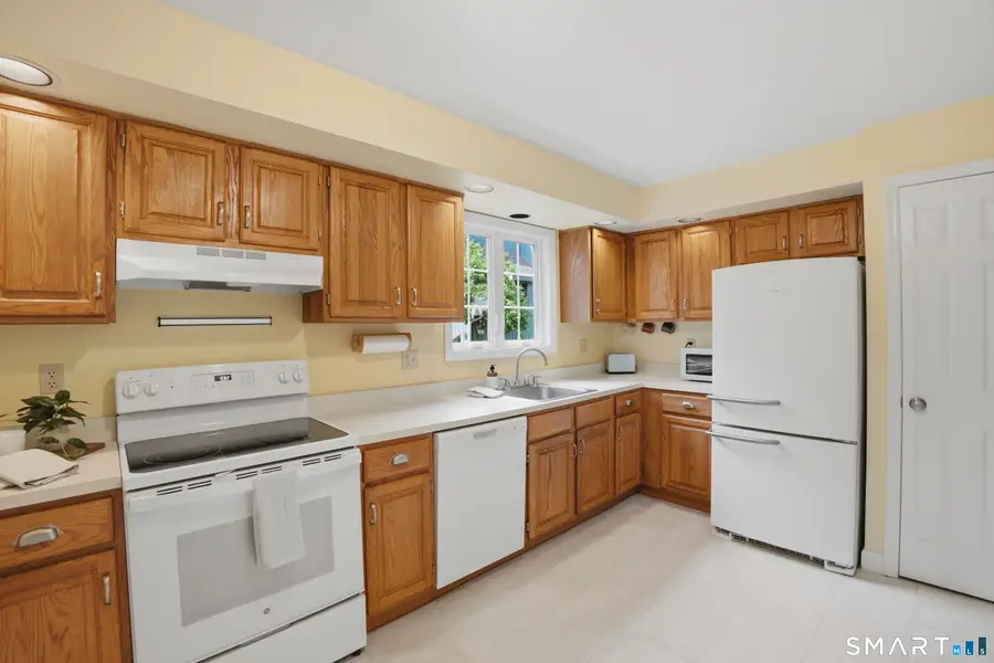 102 Heatherwood Drive #102, Brookfield, CT 06804 - #3