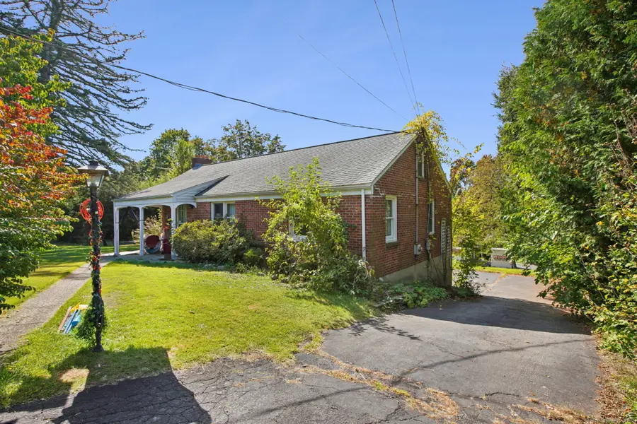 11 Fairwood Farms Drive, West Hartford, CT 06107 - Image #2