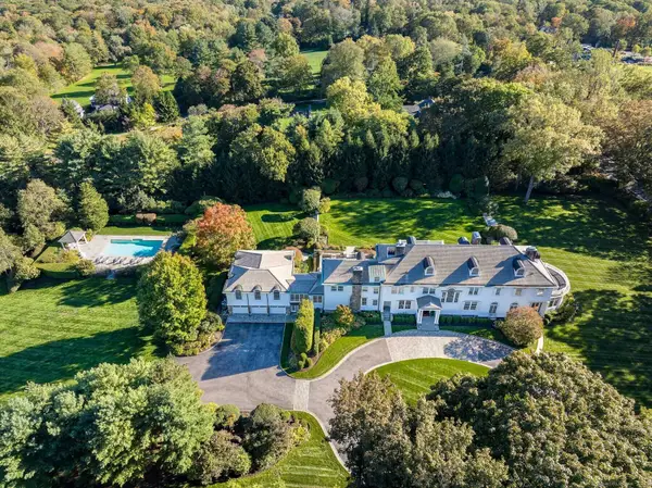 561 Smith Ridge Road, New Canaan, CT 06840