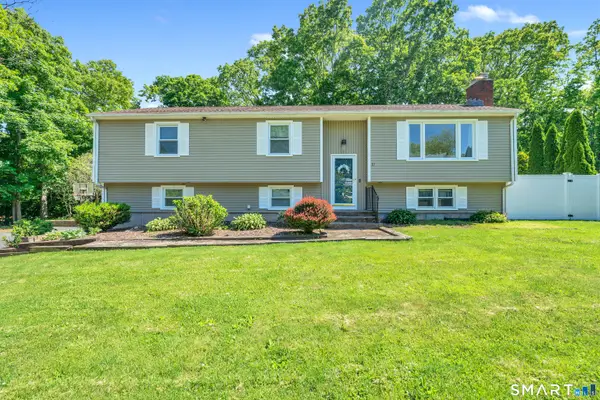 17 Briarwood Lane, Branford, CT 06405