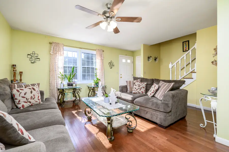 209 Seaside Avenue #APT 2, Stamford, CT 06902 - Image #2