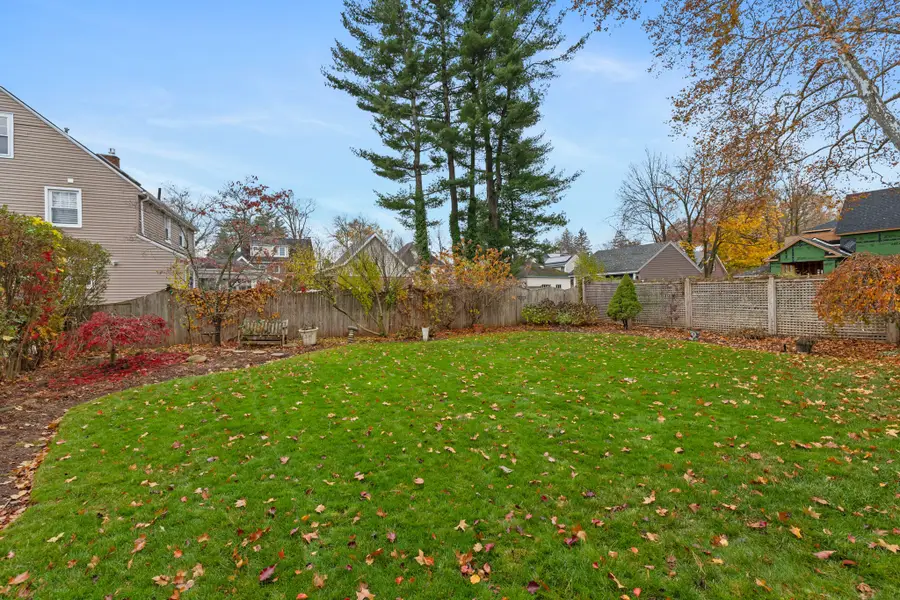 25 Ellsworth Road, West Hartford, CT 06107 - Image #2