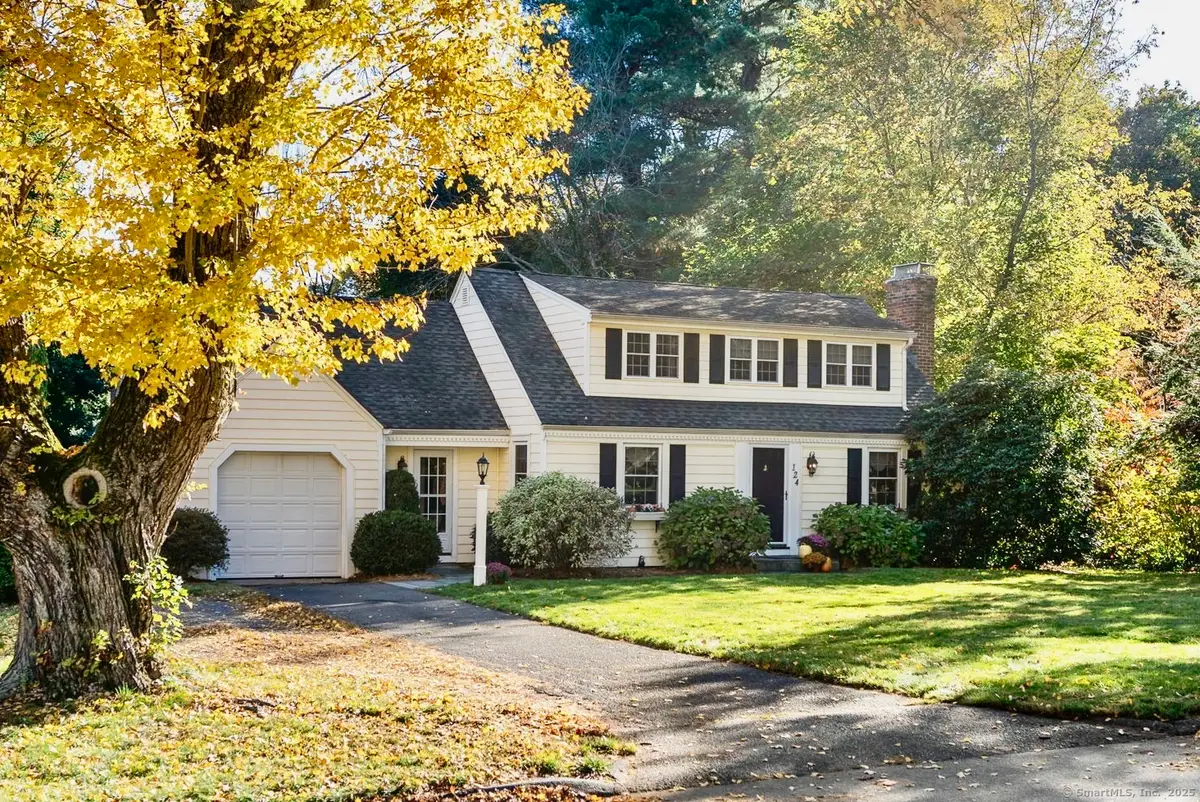 124 Ridgewood Road, Glastonbury, CT 06033 - Image #1