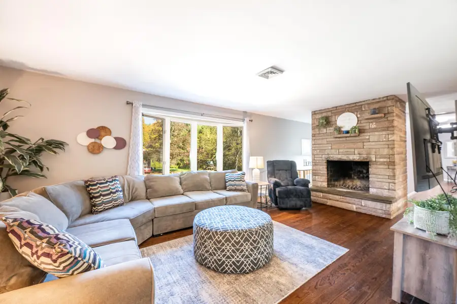 31 Oak Crest Drive, Brookfield, CT 06804 - Image #3