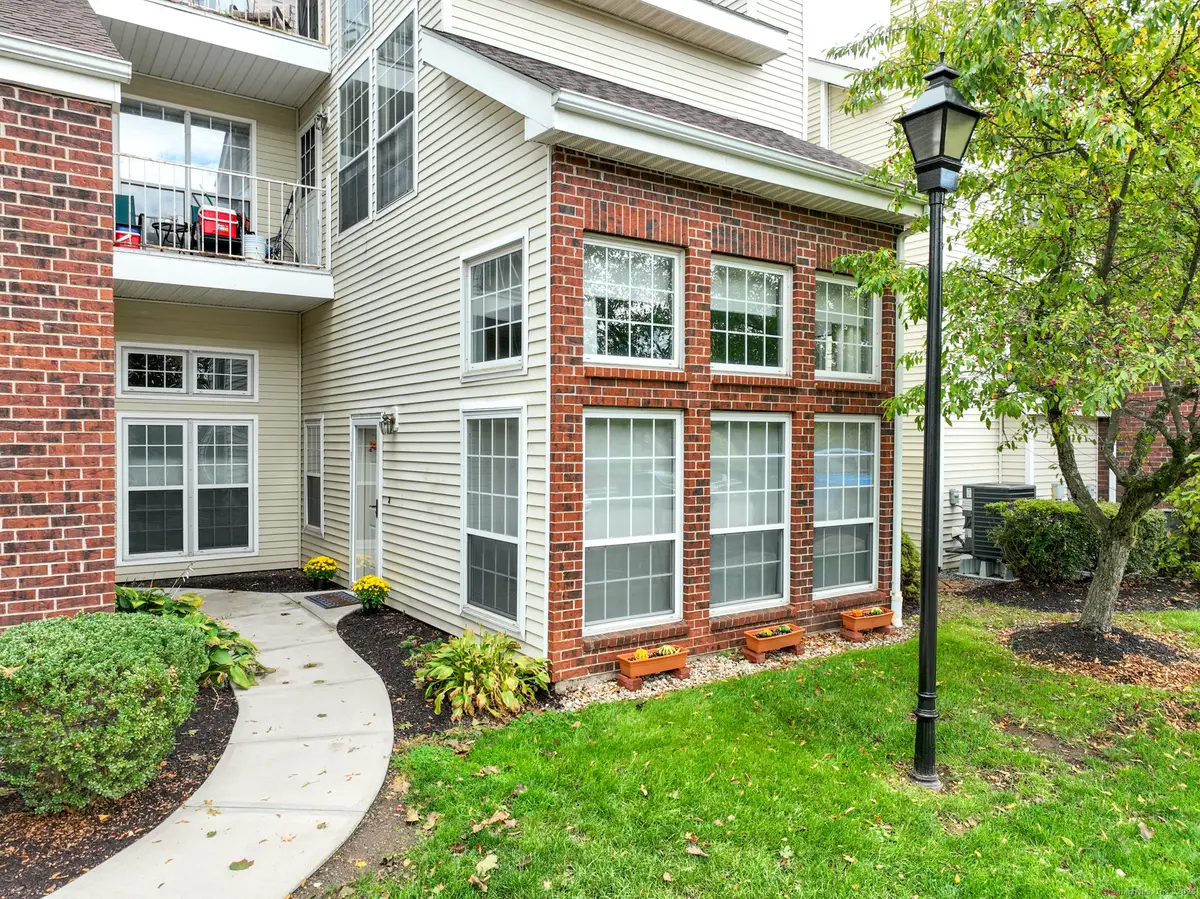 112 Carriage Crossing Lane #112, Middletown, CT 06457 - Image #1