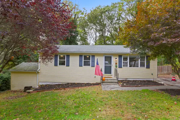 5 Ledgewood Drive, Ledyard, CT 06335