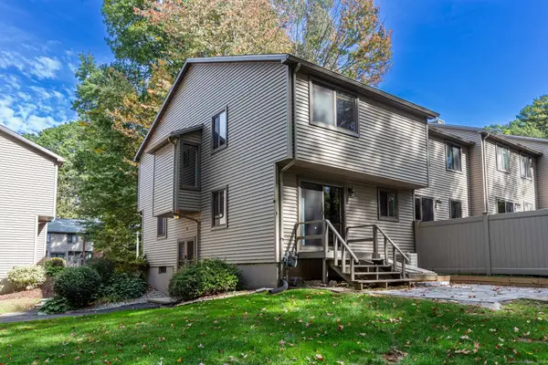 38 Conestoga Way, Glastonbury, CT 06033