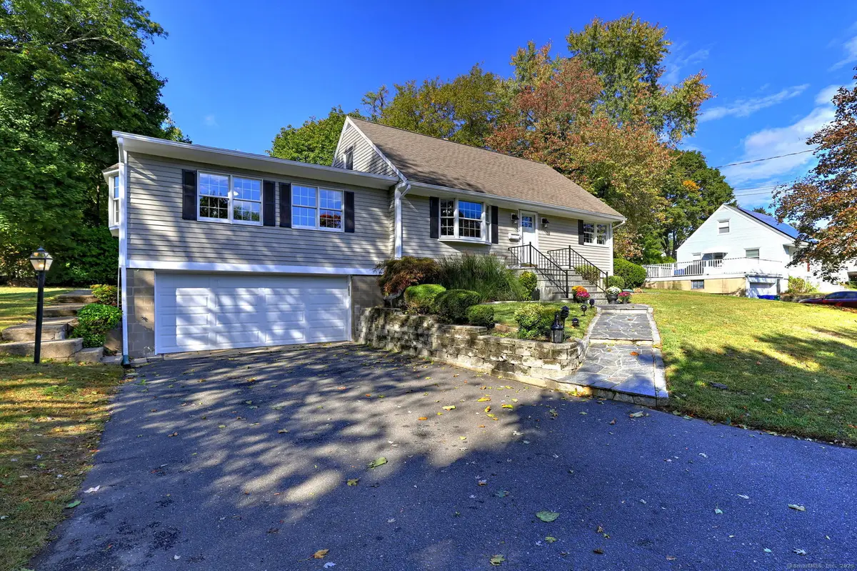 320 Islandview Road, Stratford, CT 06614 - Image #1