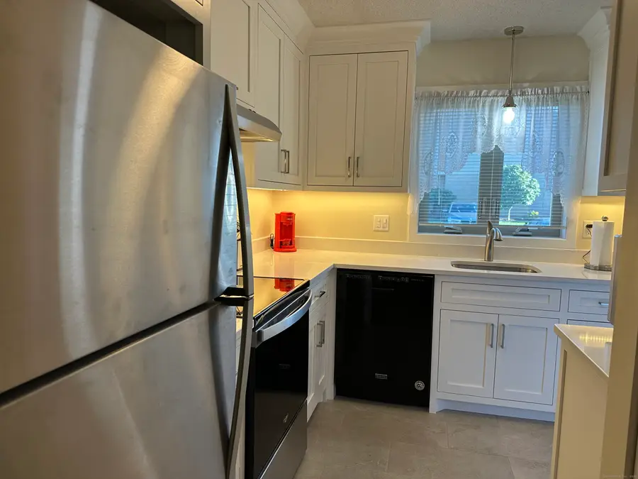 827 Oronoke Road #APT 2-3, Waterbury, CT 06708 - Image #2