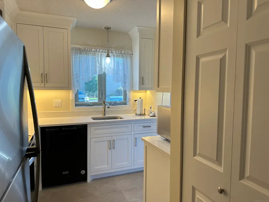 827 Oronoke Road #APT 2-3, Waterbury, CT 06708 - Image #3