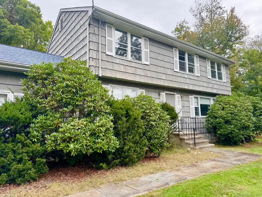 20 Clinton Street, Trumbull, CT 06611 - Image #2