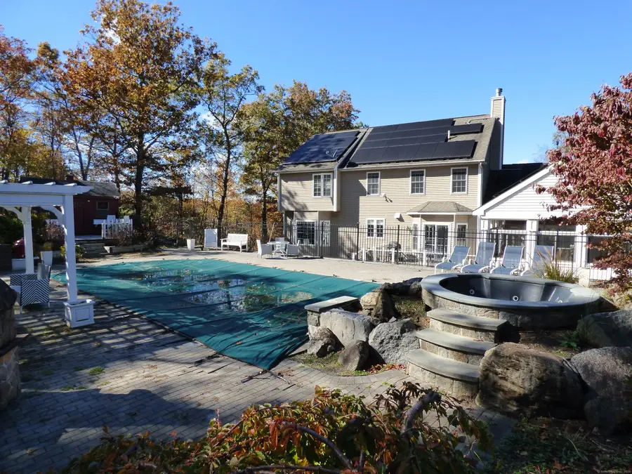 4 Abbey Lane, Newtown, CT 06470 - Image #2