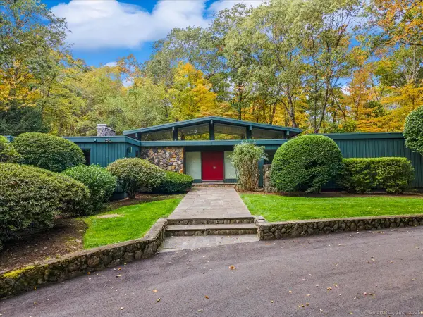 100 East Common Road, Easton, CT 06612