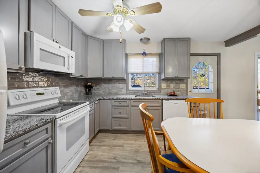 25 Stowe Court, Hamden, CT 06514 - Image #2