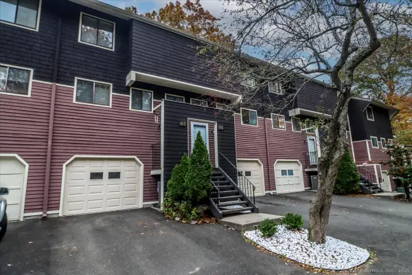 19 Stonegate Circle #D, Branford, CT 06405