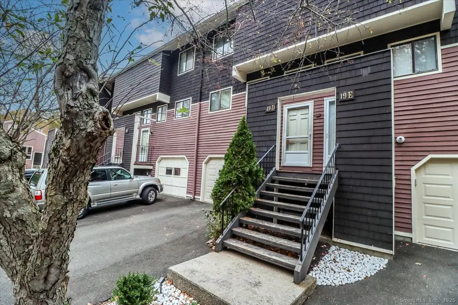 19 Stonegate Circle #D, Branford, CT 06405 - Image #2