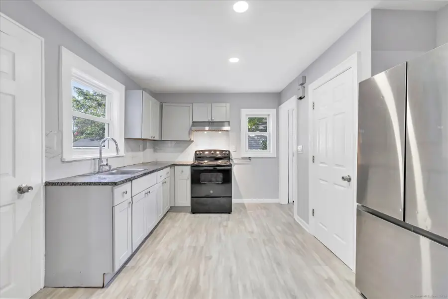 374 Mapledale Place, Bridgeport, CT 06610 - Image #3