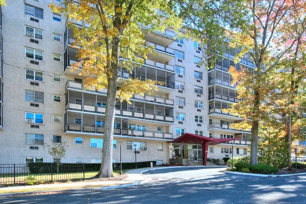 80 Cartright Street #8J, Bridgeport, CT 06604