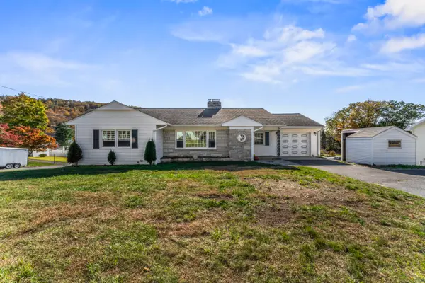 92 Feldspar Avenue, Beacon Falls, CT 06403