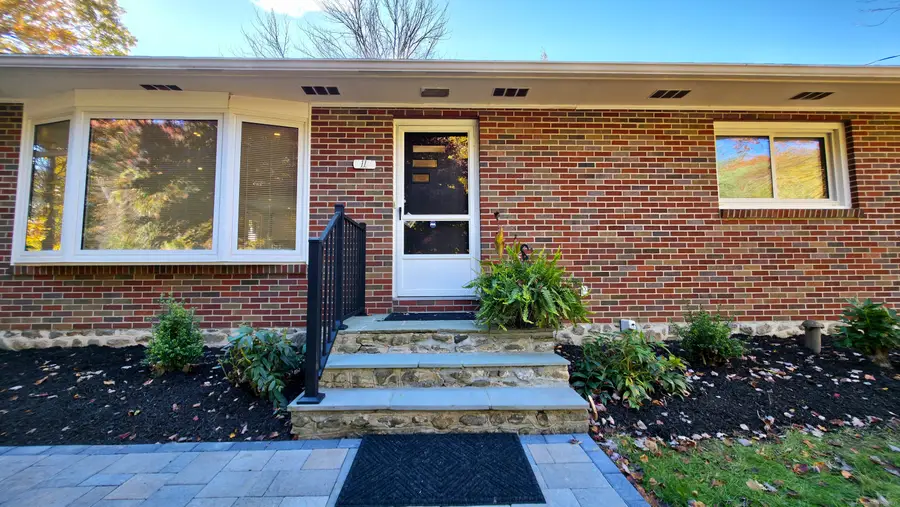 11 Upper Whittemore Road, Middlebury, CT 06762 - Image #2