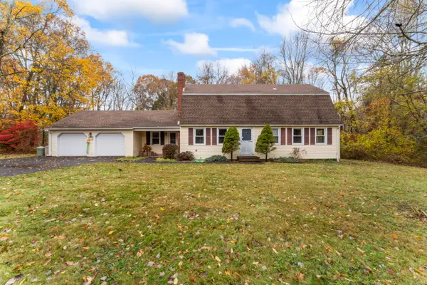 16 Settlers Lane, Newtown, CT 06482