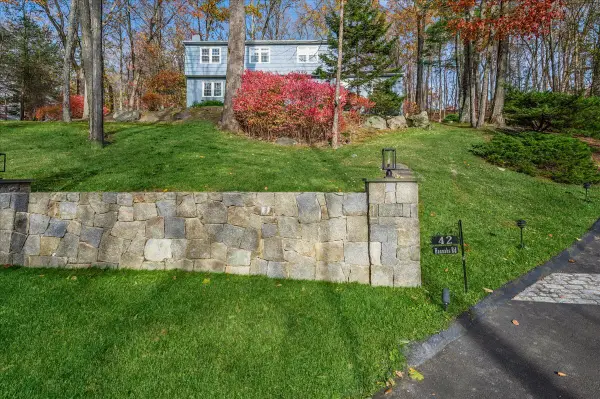 42 Hannahs Road, Stamford, CT 06903