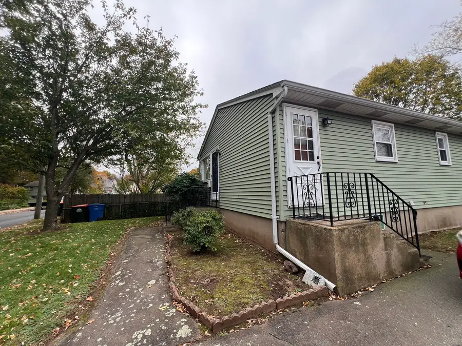 34 Monroe Court, Meriden, CT 06451 - Image #3