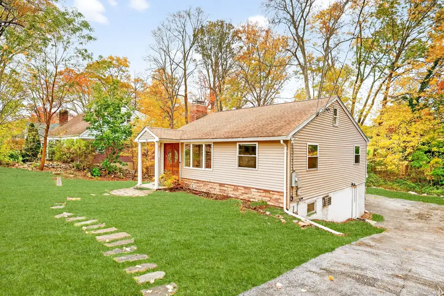 31 Woodridge Drive South, Stamford, CT 06902 - Image #2