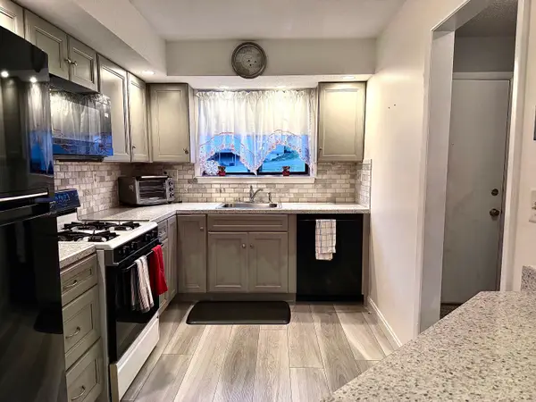 43 Brockton Court #43, Beacon Falls, CT 06403