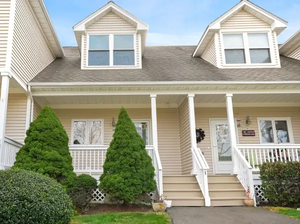 29 Copper Creek Circle #29, Newtown, CT 06470