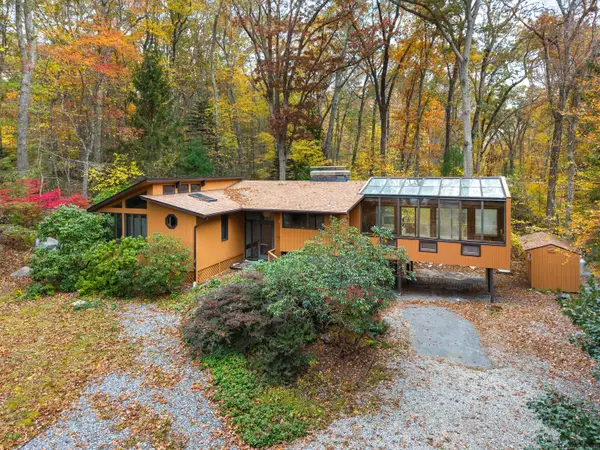 16 Longview Avenue, Waterford, CT 06385