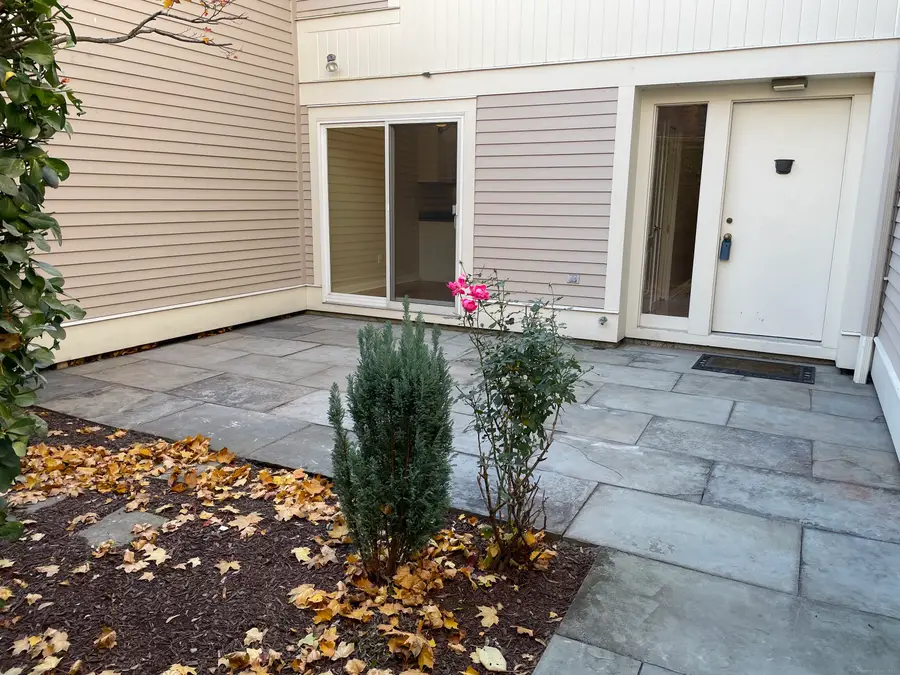 8 Sedgwick Village Lane, Darien, CT 06820 - Image #2