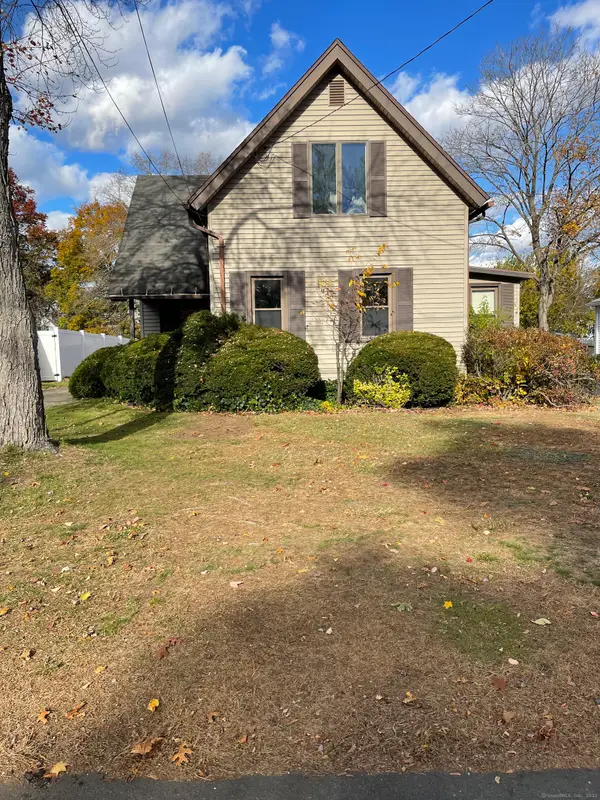 27 School Street, Plainville, CT 06062