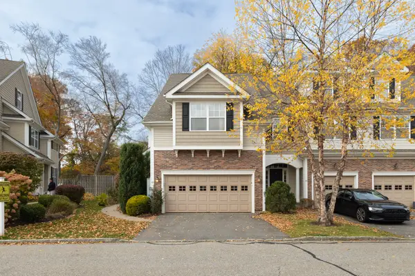 49 Park Place Circle #49, West Hartford, CT 06110