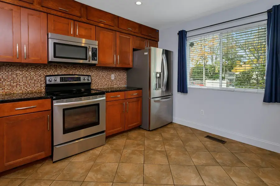 52 Randall Avenue #APT 8, Stamford, CT 06905 - Image #3