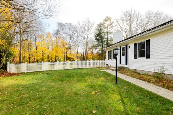 39 Willow Court, Clinton, CT 06413
