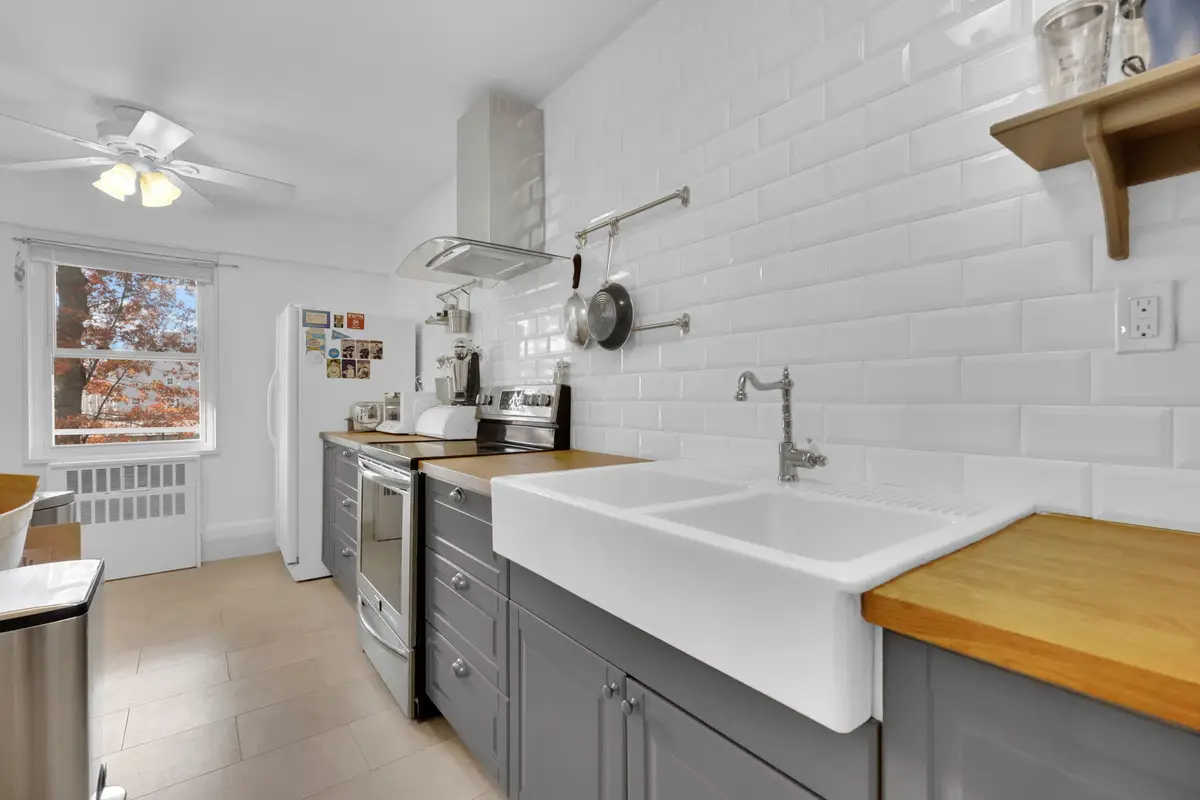 80 Cartright Street #2F, Bridgeport, CT 06604 - Image #1