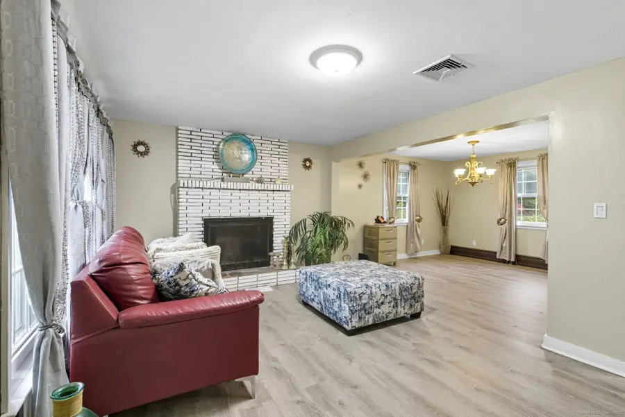 41 Chestnut Drive, Windsor, CT 06095 - Image #3