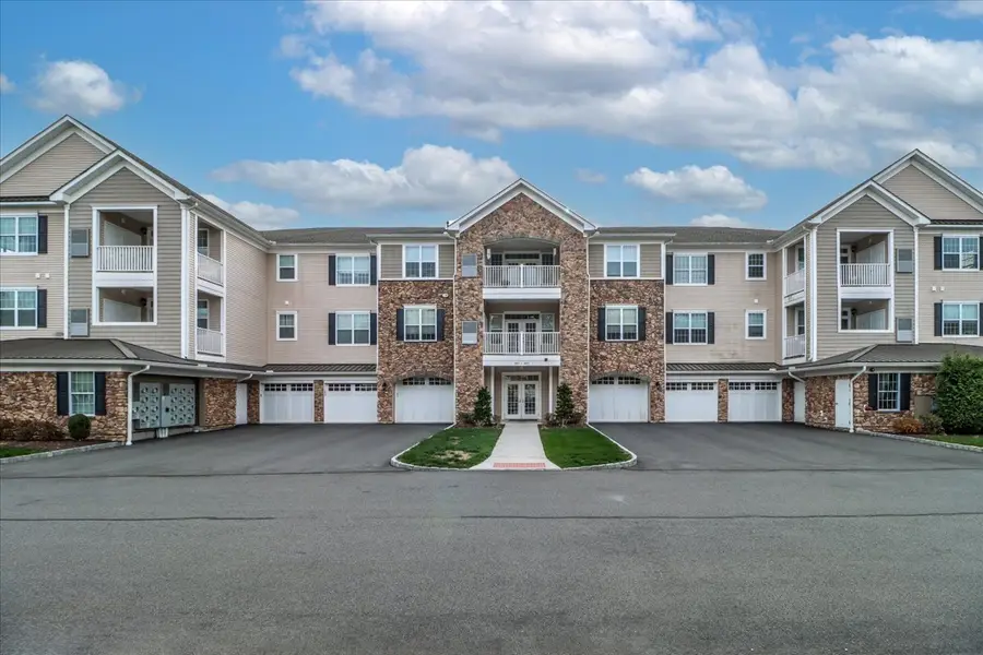 433 Brookside Court #433, Newtown, CT 06470 - Image #2