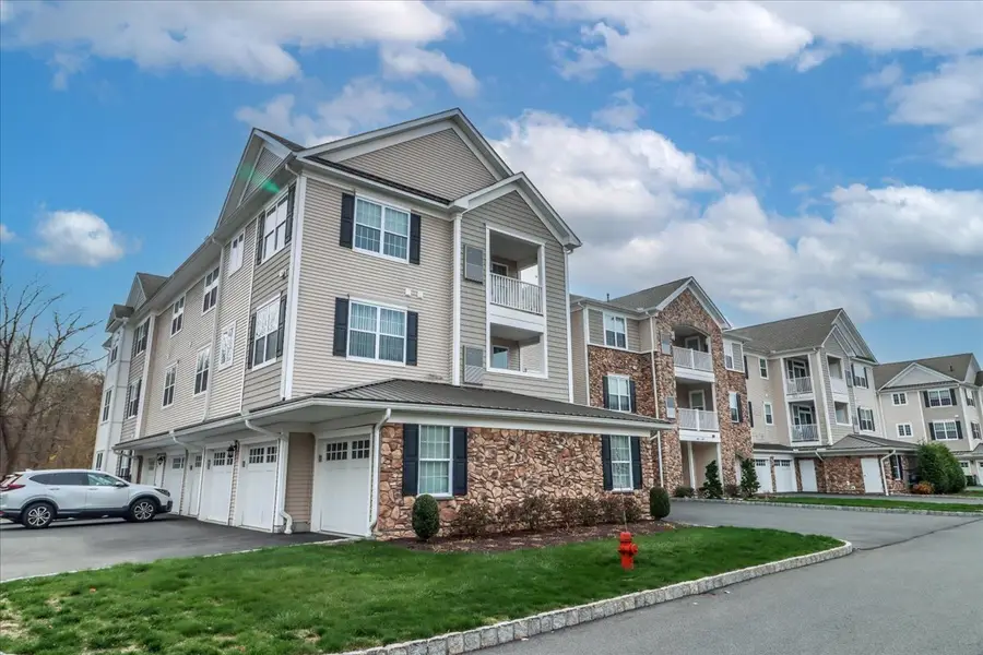 433 Brookside Court #433, Newtown, CT 06470 - Image #3