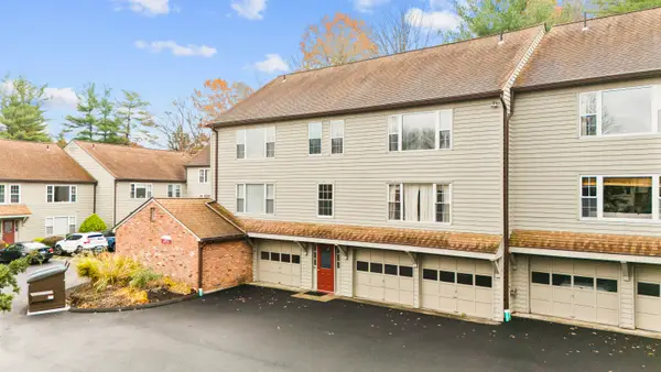 35 Village Walk #35, Wilton, CT 06897