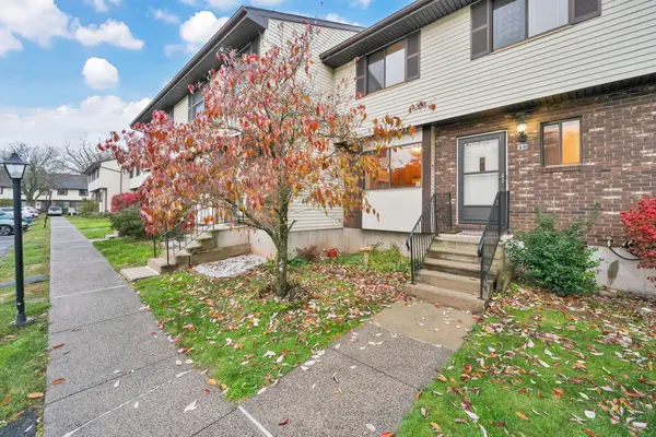 38 Robin Brook Drive #38, Newington, CT 06111