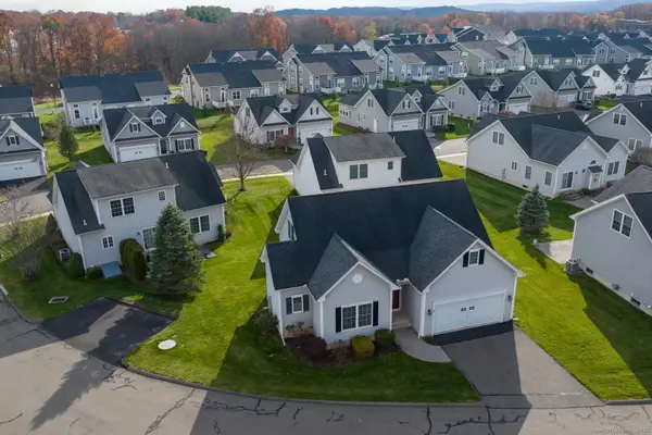 74 Brookview Place #74, Southington, CT 06479