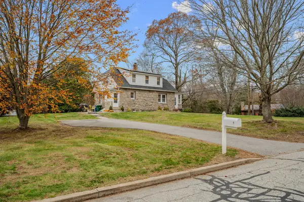 1 East Lake Drive, Waterford, CT 06375