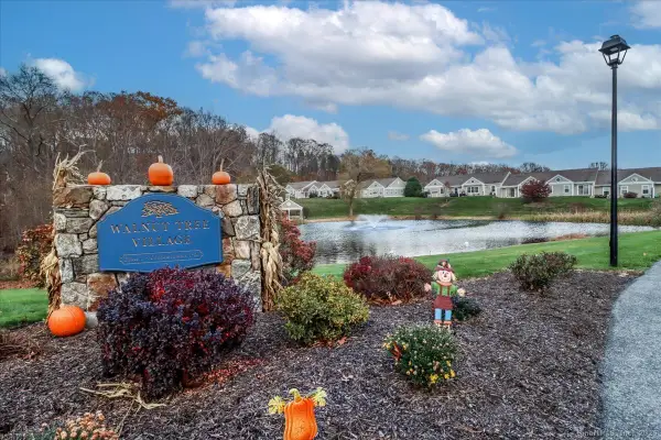 25 St George Place, Newtown, CT 06482