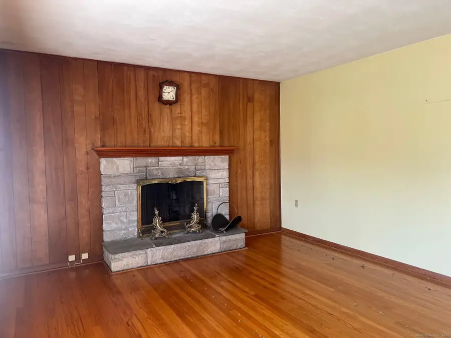 4 Meadow Drive, Waterford, CT 06385 - Image #2